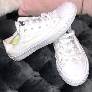 Womens Converse “chuck Taylors” all white